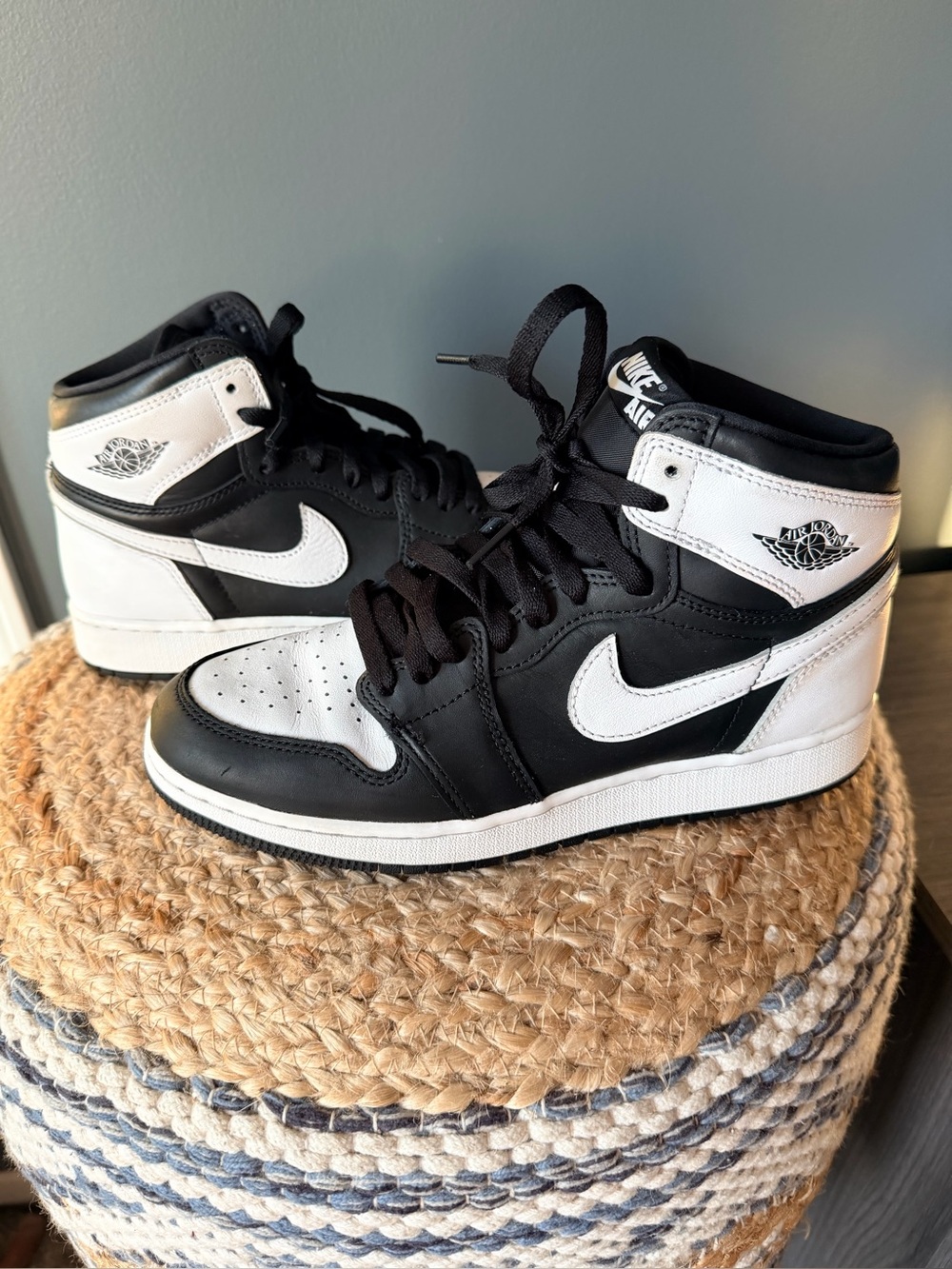 Nike Youth Air Jordan 1 Retro High OG Sneakers